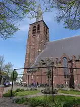 Moergestel, St. Jans Kirche, erbaut 1931, Kirchturm von 1500 (06.05.2016)