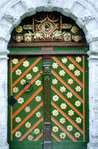 Tr des Schwarzhupterhauses in Tallinns Altstadt. Bild vom Dia. Aufnahme: Mrz 2005.