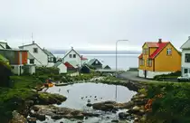 Gj�gv an der Nordostk�ste Eysturoys. Bild vom Dia. Aufnahme: August 1995.