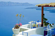 Terrasse in Thora auf der Insel Santorin. Bild vom Dia. Aufnahme: Juni 1992.