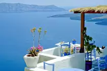 Terrasse in Thora auf der Insel Santorin. Bild vom Dia. Aufnahme: Juni 1992.