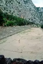 Das Stadion von Delphi. Bild vom Dia. Aufnahme: Juni 1992.