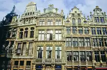 Giebelh�user an Grande Place in Bruxelles. Bild vom Dia. Aufnahme: Oktober 1999.