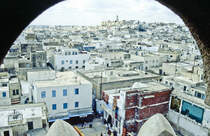 Blick von Turm des Ribat auf die Medina von Sousse. Bild vom Dia. Aufnahme: Mrz 1997.