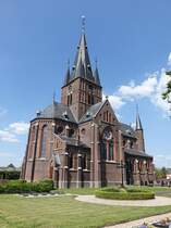 Bergharen, Ref. St. Anna Kirche, Kirchturm 13. Jahrhundert, Langschiff 15. Jahrhundert (07.05.2016)