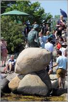 Kopenhagen, die Kleine Meerjungfrau (Den lille Havfrue) ist sehr umschwrmt. 04.06.2016