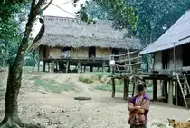 H�user auf Pf�hlen in Sara. Bild vom Dia. Aufnahme: Januar 2001.