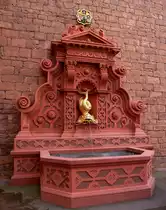 Ettlingen, der Delphinbrunnen im Schlo�hof, im Renaissancestil errichtet 1612, Aug.2015