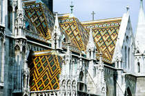 Dach der Budapester Matthias-Kirche mit den Zsolnay-Kacheln. Bild vom Dia. Aufnahme: Juli 1990.