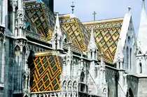 Dach der Budapester Matthias-Kirche mit den Zsolnay-Kacheln. Bild vom Dia. Aufnahme: Juli 1990.