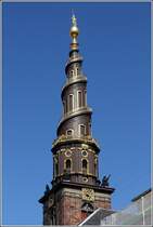 Kopenhagen. Der auergewhnliche Turm der Vor Frelsers Kirke mit der auen liegenden Wendeltreppe wurde 1752 vollendet. 02.06.2016