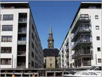 Kopenhagen. Blick durch die David Balfour Gade zur Christians Kirke in Christianshavn vom Christians Kanal. 02.06.2016