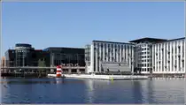 Kopenhagen. Beim Fisketorvet und dem Hotel Copenhagen Island wurde eine bewachte Badem�glichkeit im Hafenbecken installiert. 04.06.2016