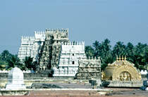 Gopurams des Tempels von Srirangam in Tiruchirappalli. Bild vom Dia. Aufnahme: November 1988.