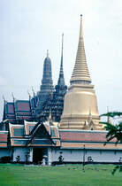Wat Phra Kaeo in Bangkok. Bild vom Dia. Aufnahme: Februar 1989.