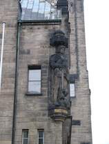 Seit 1911 blickt der von Bildhauer Alexander H�fer geschaffene Roland vom neuen Chemnitzer Rathaus auf den Markt bzw ehemals auf den Neumarkt, 16.12.07