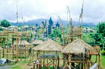 Pura Besakih-Tempel auf der Insel Bali in Indonesien. Bild vom Dia. Aufnahme: April 1989.