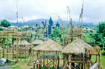 Pura Besakih-Tempel auf der Insel Bali in Indonesien. Bild vom Dia. Aufnahme: April 1989.