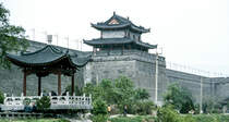 Die Stadtmauer in Xi'an. Bild vom Dia. Aufnahme: Mai 1989.