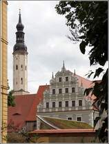 Zittau. Der Turm der Klosterkirche und der prchitge Volutengiebel des Heffterbaus des Franziskanerklosters sind gut vom Theaterring zu sehen. 21.06.2016