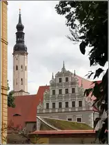 Zittau. Der Turm der Klosterkirche und der pr�chitge Volutengiebel des Heffterbaus des Franziskanerklosters sind gut vom Theaterring zu sehen. 21.06.2016