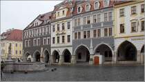 G�rlitz. Geb�udezeile mit durchg�ngigem Langl�ubengang an der S�dseite des Untermarktes, dem zentralen Platz der Altstadt. 20.06.2016