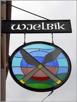 Bautzen. Das sorbische Restaurant  Wjelbik  ist in der Kornstrae zu finden. Wegen der baulichen Gegebenheiten habe ich das Wirtshausschild gespiegelt. 22.06.2016