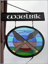 Bautzen. Das sorbische Restaurant  Wjelbik  ist in der Kornstra�e zu finden. Wegen der baulichen Gegebenheiten habe ich das Wirtshausschild gespiegelt. 22.06.2016