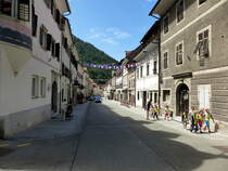 Trzic, die Hauptstrae in der Altstadt, Juni 2016