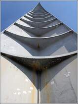 Breslau. Vor der Jahrhunderthalle auf dem Messegelnde steht die 1948 aufgestellte, fast 100 m hohe Nadel oder Iglica. Sie ist eines der Wahrzeichen der Stadt. 23.06.2016