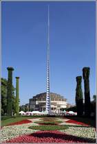 Breslau. Im Zentrum des Messegelndes steht die 1911-1913 errichtete Jahrhunderthalle. Sie gehrt zum UNESCO-Weltkulturerbe. Davor steht die 1948 aufgestellte, 100 m hohe Nadel. 23.06.2016