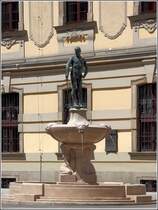 Breslau. Der Fechterbrunnen steht vor dem Universittsgebude und wurde 1904 enthllt. 23.06.2016