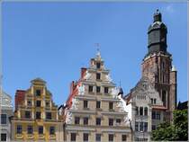 Breslau. Fassaden an der Westseite des Rings, dahinter der Turm der Elisabethkirche. 23.06.2016