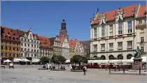 Breslau. Die H�user an der Westseite des Rings (poln. Rynek) werden vom Turm der Elisabethkirche �berragt. Rechts im Bild ein Teil des Neuen Rathauses. 23.06.2016