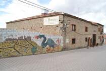 OROPESA (Provincia de Toledo), 05.10.2015, schn renoviertes Gasthaus gegenber dem Parador