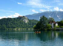 Bled, Blick vom sdlichen Seeufer zur Burg, Juni 2016