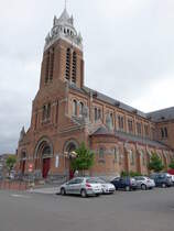 Bailleul, St. Amand Kirche, neoromanischer Bau nach Plnen des Architekten Louis Marie Cordonnier, erbaut bis 1932 (14.05.2016)