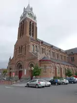 Bailleul, St. Amand Kirche, neoromanischer Bau nach Plnen des Architekten Louis Marie Cordonnier, erbaut bis 1932 (14.05.2016)