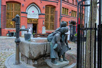 Der Mgdebrunnen in Stralsund mit den geschwtzigen Weibern. - 15.07.2016