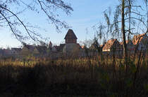 Die  Romantische Strae   Entlang der  Romantischen Strae  ging unsere Winterreise im Dezember 2015. Auf dem Foto sieht es eher wie im Sommer aus. Wunderbarer Sonnenschein begleitete uns am 20.12.2015 durch Dinkelsbhl. Bei den hohen Temperaturen war an Winter nicht zu denken. Im Tal der Wrnitz hat man einen schnen Blick auf die Stadtmauer und die Stadtkulisse von Dinkelsbhl.