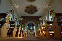Rapperswil-Jona, Kirche St. Martin in Busskirch. Mindestens sechs Vorgngerbauten stehen auf rmischen Mauerresten. Im 15. Jh. entstand ein polygonaler Chor. Mehrere Umbauten. 1848 wurde das Kirchenschiff biedermeierlich-klassizistisch umgestaltet und im Westen um ein Fensterjoch erweitert. Die neugotische Altareinrichtung von 1905 stammt von den Gebrder Mller aus Wil SG. Innenaufnahme anlsslich einer Hochzeitsfeier, 15. Sept. 2012, 14:21