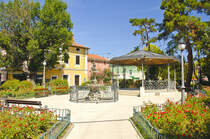 Park am Drevored 1. maja in Izola. Aufnahme: 29. Juli 2016.