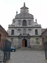 Le Cateau-Cambr�sis, St. Martin Kirche, erbaut von 1634 bis 1635, Fassade mit Skulpturen von Jaspard Marsy (16.05.2016)