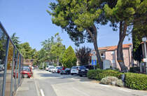 Die Strae Dobrava im westlichen Teil von Izola. Rechts im Bild ist das Hotel Belvedere zu sehen. Aufnahme: 30. Juli 2016.