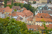 Rote Dcher an Stari trg in Ljubljana von Ljubljanski Grad aus gesehen. Aufnahme: 1. August 2016.