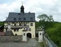 Burgk, das Torhaus des Schlo�es von der Hofseite, Mai 2012
