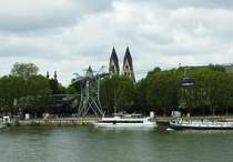 KOBLENZ,das rmische CONFLUENTES,Stadt am Zusammenfluss von RHEIN und Mosel-
mit der Talstation der Seilbahn auf die Feste EHRENBREITSTEIN und den
Trmen von St. KASTOR und LIEBFRAUENKIRCHE-
fotografiert am Abend des 15.5.2016 vom jenseitigen Rheinufer in EHRENBREITSTEIN...