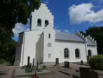 �vraby, Ev. Kirche, erbaut im 12. Jahrhundert mit romanischen Malereien im Chor (11.06.2016)