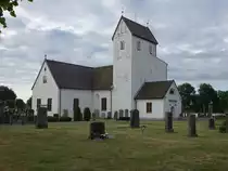 Ever�d Kyrka, erbaut aus Granit im 11. Jahrhundert, 1754 erweitert, Sakristei von 1874, Kreuzgew�lbe 14. Jahrhundert (12.06.2016)