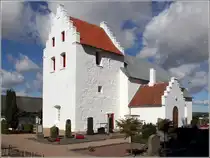 Pedersker. Peders kirke wird auf das Jahr 1150 datiert. 23.08.2016